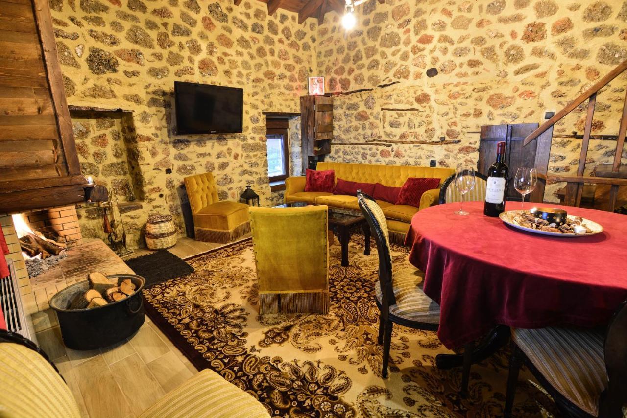 νικόλ *