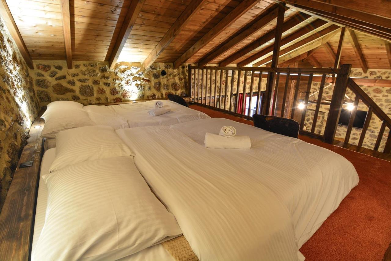 νικόλ Villa *